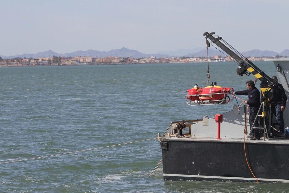 Oficiales de la OTAN comprueban el potencial de los sistemas de detección submarina de la UPCT en el Mar Menor