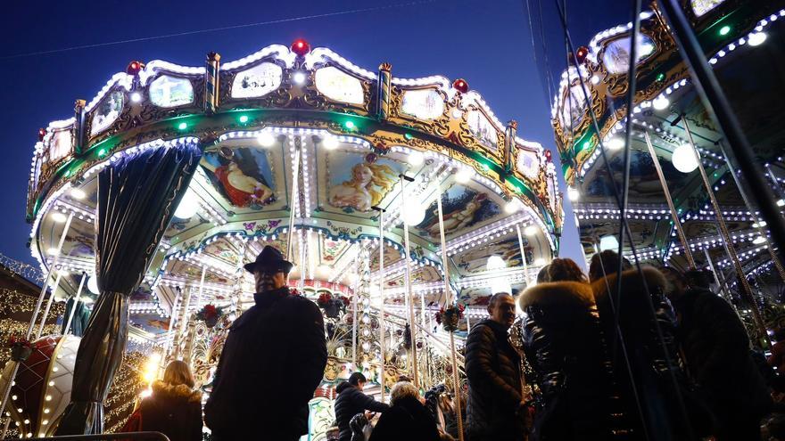 En imágenes | Ambientazo navideño en la Plaza del Pilar de Zaragoza