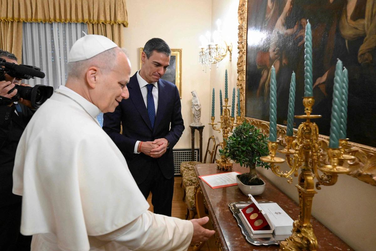 Sánchez i el Papa aprofundeixen en migració i cooperació durant la seva reunió prèvia al discurs del Congrés