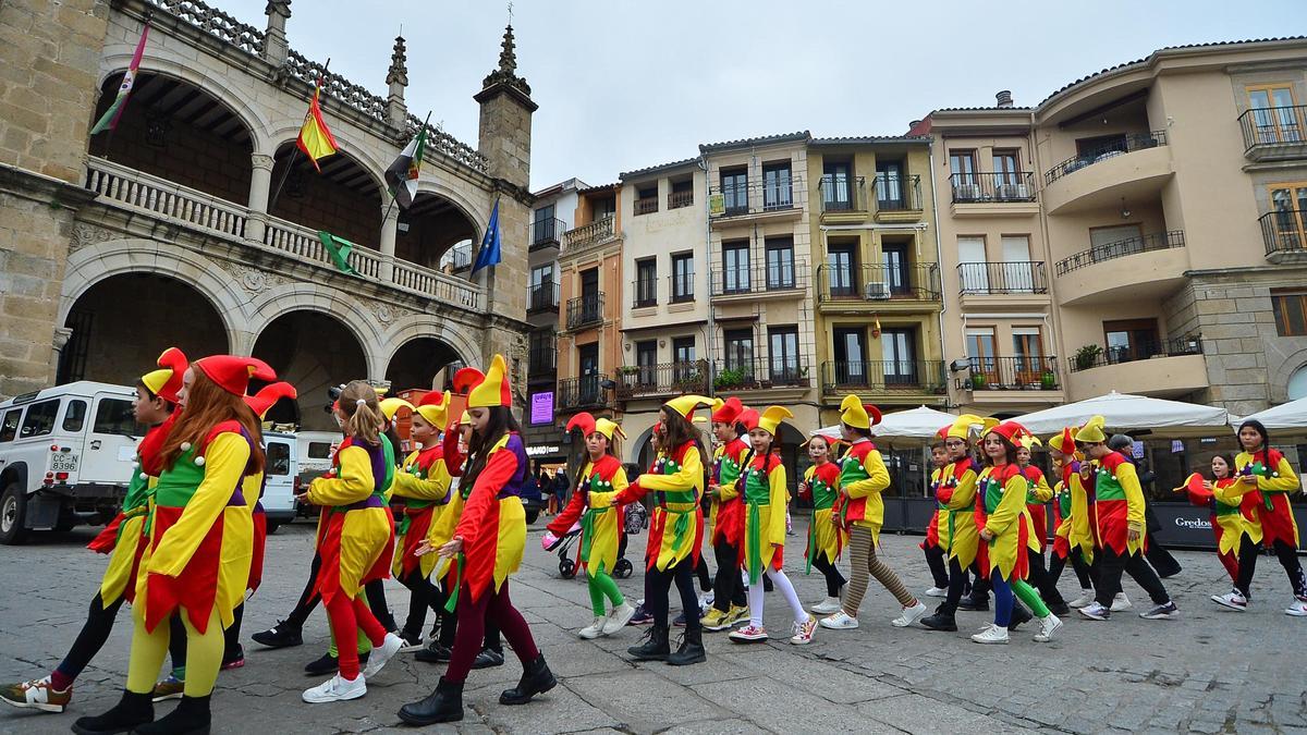 Carnaval del colegio Madre Matilde de Plasencia. El gran desfile se mantiene para el sábado.