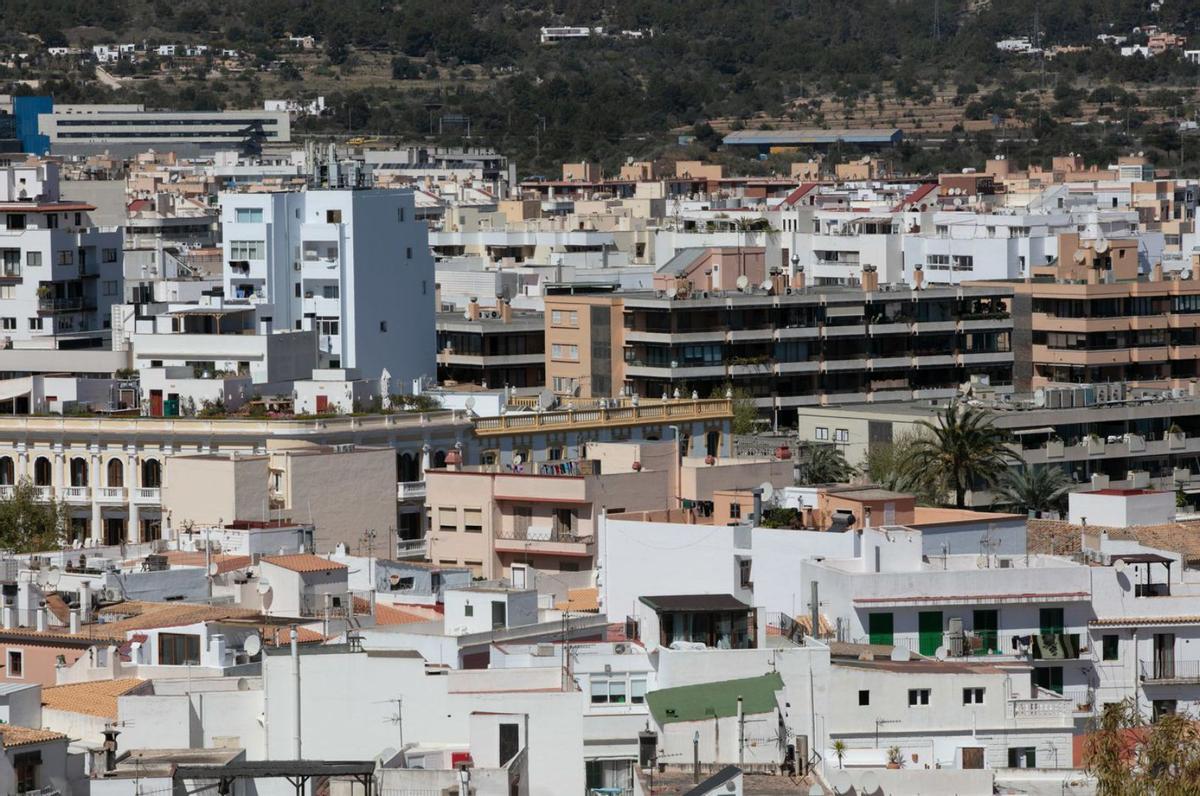 Imagen general de viviendas en la ciudad de Eivissa.  | VICENT MARÍ