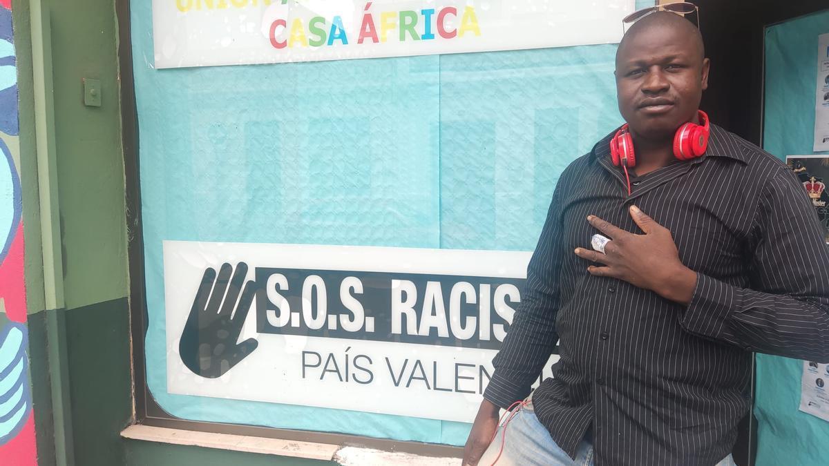 Cissokho en el local de la Unión Africana de España.