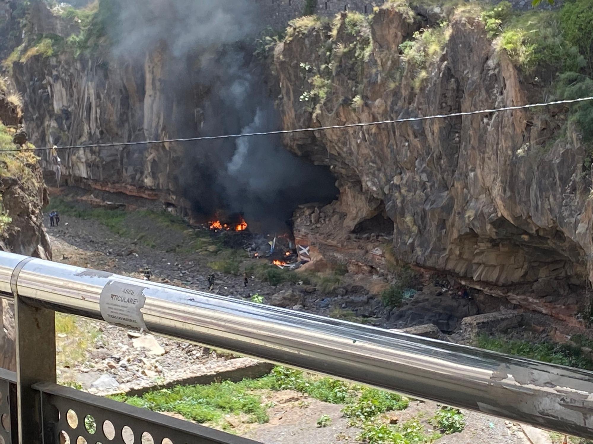 Incendio en una casa cueva de Barranco de Santos