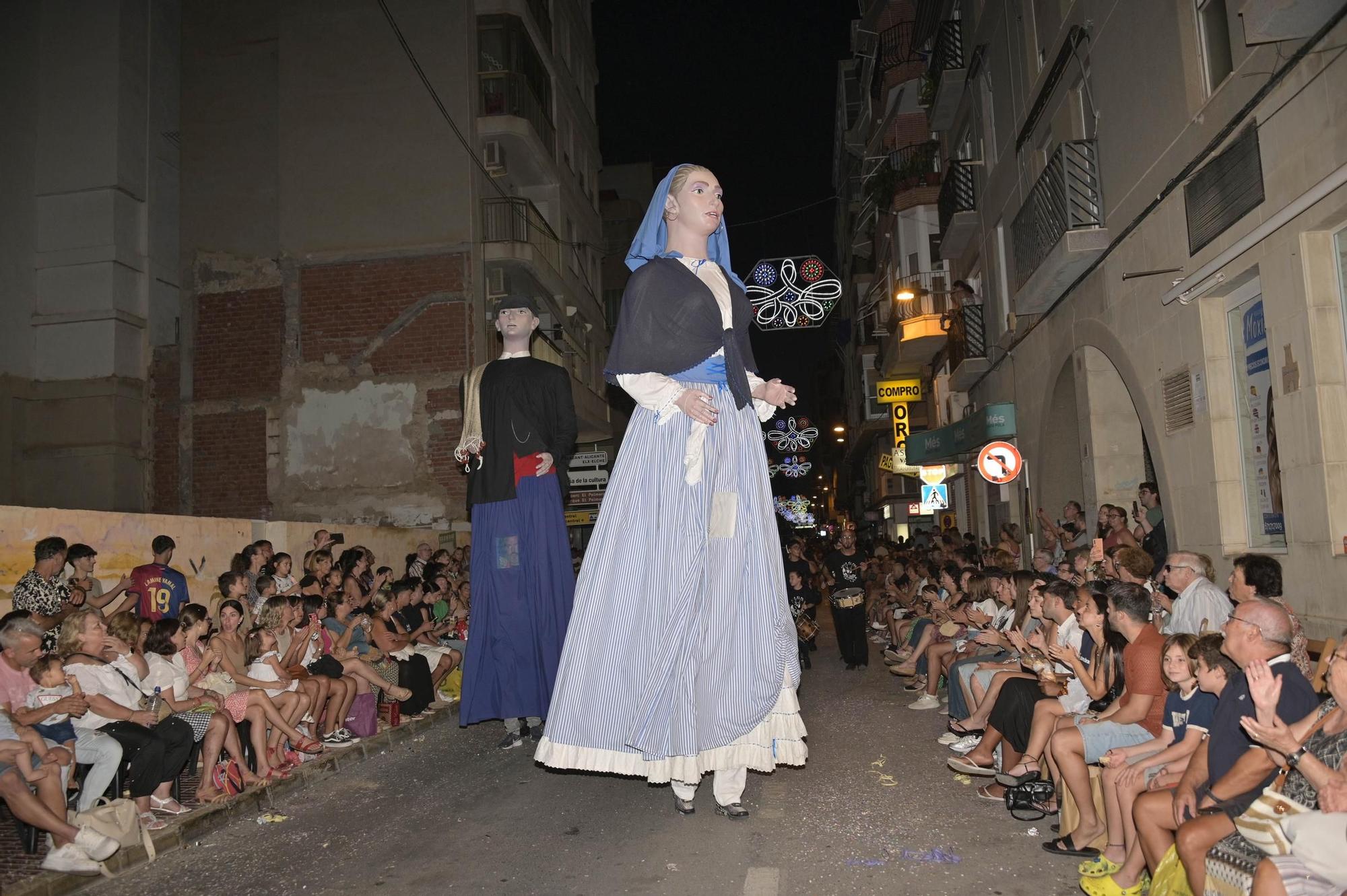 Derroche de musica y color en Santa Pola