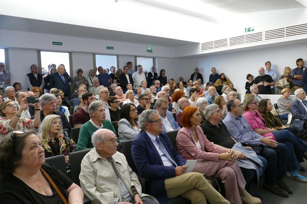 Presents a l'auditori, amb Francesc Casals, el fill gran, en primer terme