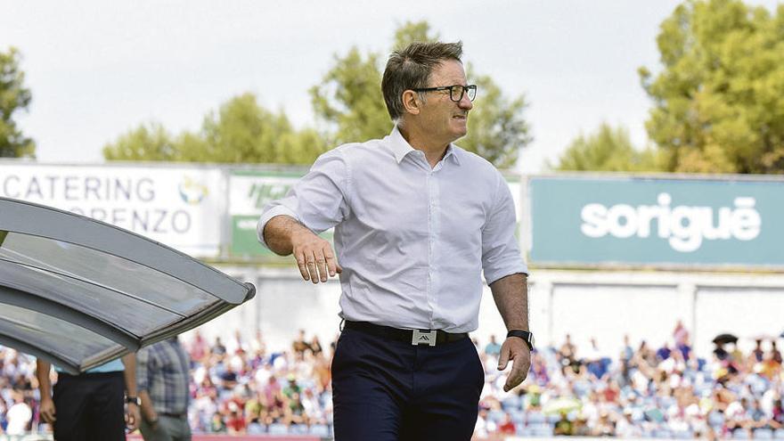 Juan Antonio Anquela, durante un partido del Huesca esta temporada.