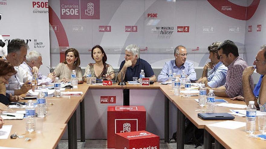 La Ejecutiva del PSOE canario traslada la ruptura del pacto al comité regional