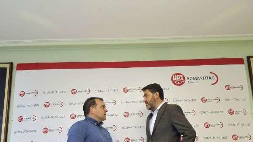 José Luis Alperi y Jonás Fernández, ayer, en la sede del SOMA, antes de la reunión.