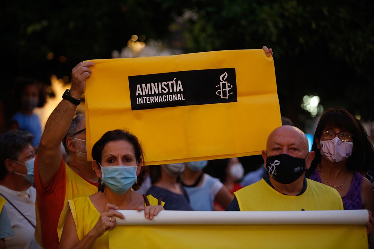 Centenares de personas claman en Córdoba por los derechos de las mujeres afganas