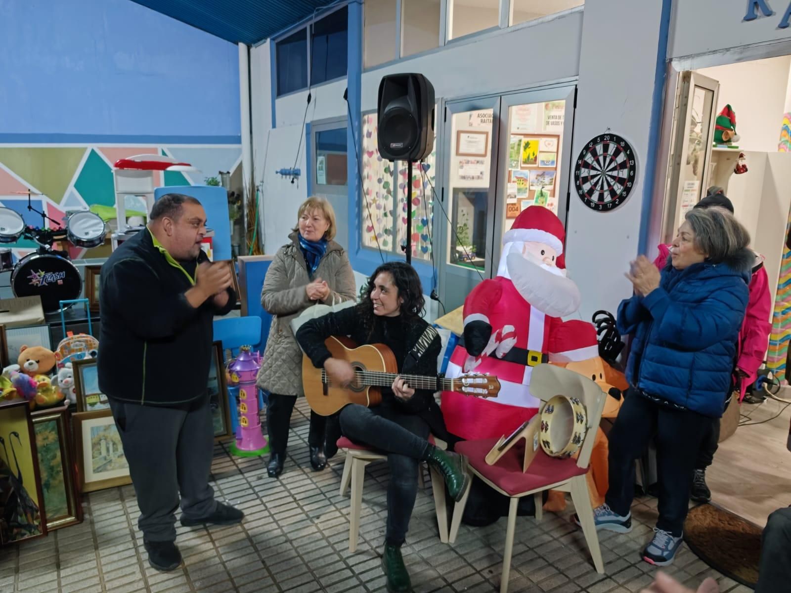 Música, talleres y un sinfín de productos: Raitana inaugura su mercadillo solidario