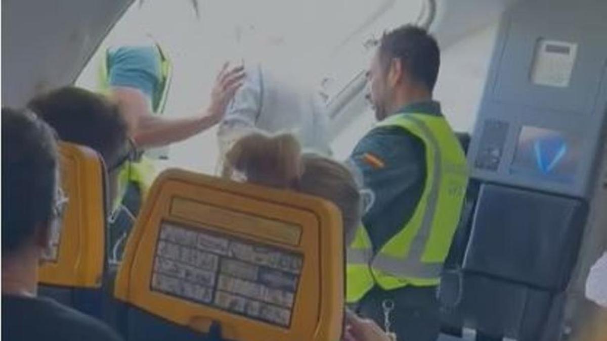 Detenido un hombre por la amenaza de bomba en el aeropuerto de Ibiza