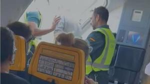 Detenido un hombre por la amenaza de bomba en el aeropuerto de Ibiza