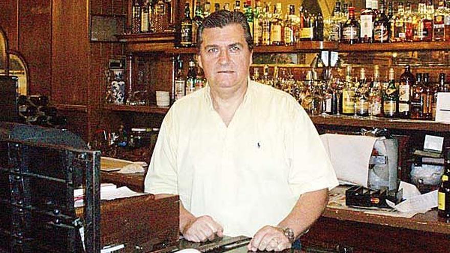 Daniel Kochnowicz, casado con la galelga María Ester Rial, uno de lso cuatro propietarios del centenario restaurante El Globo