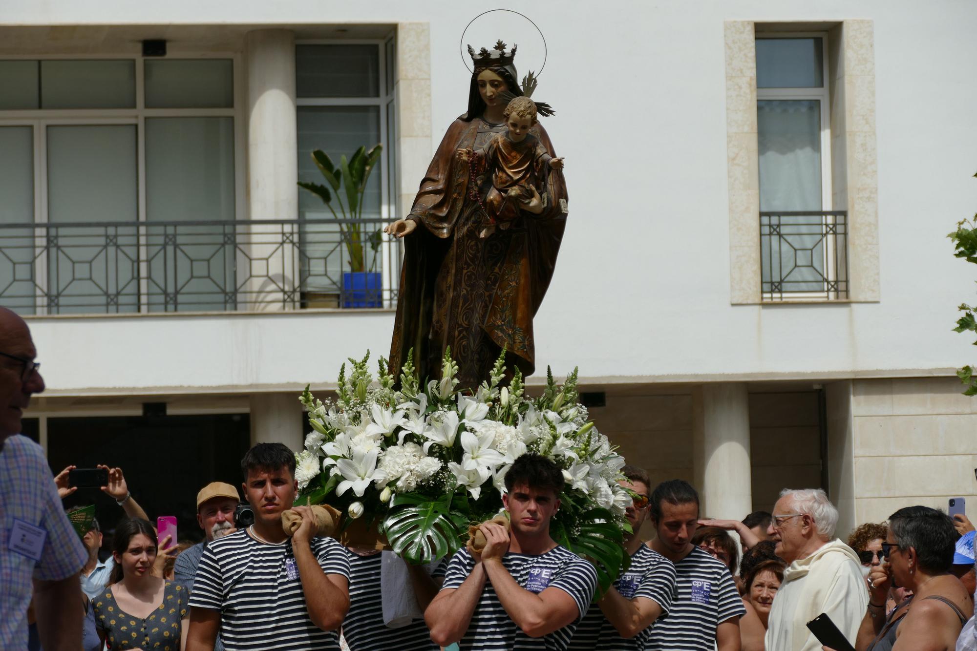 L'Escala rep de manera multitudinària a la Verge del Carme