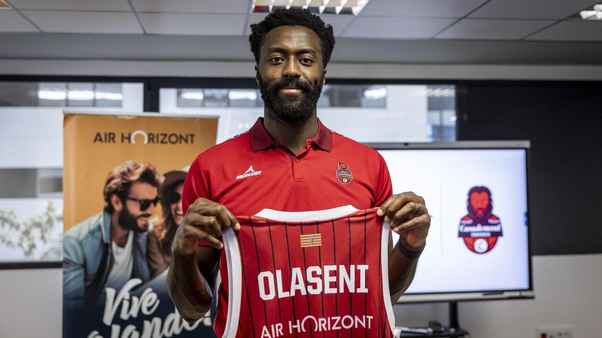 Gabriel Olaseni, en su presentación como nuevo jugador del Casademont Zaragoza.