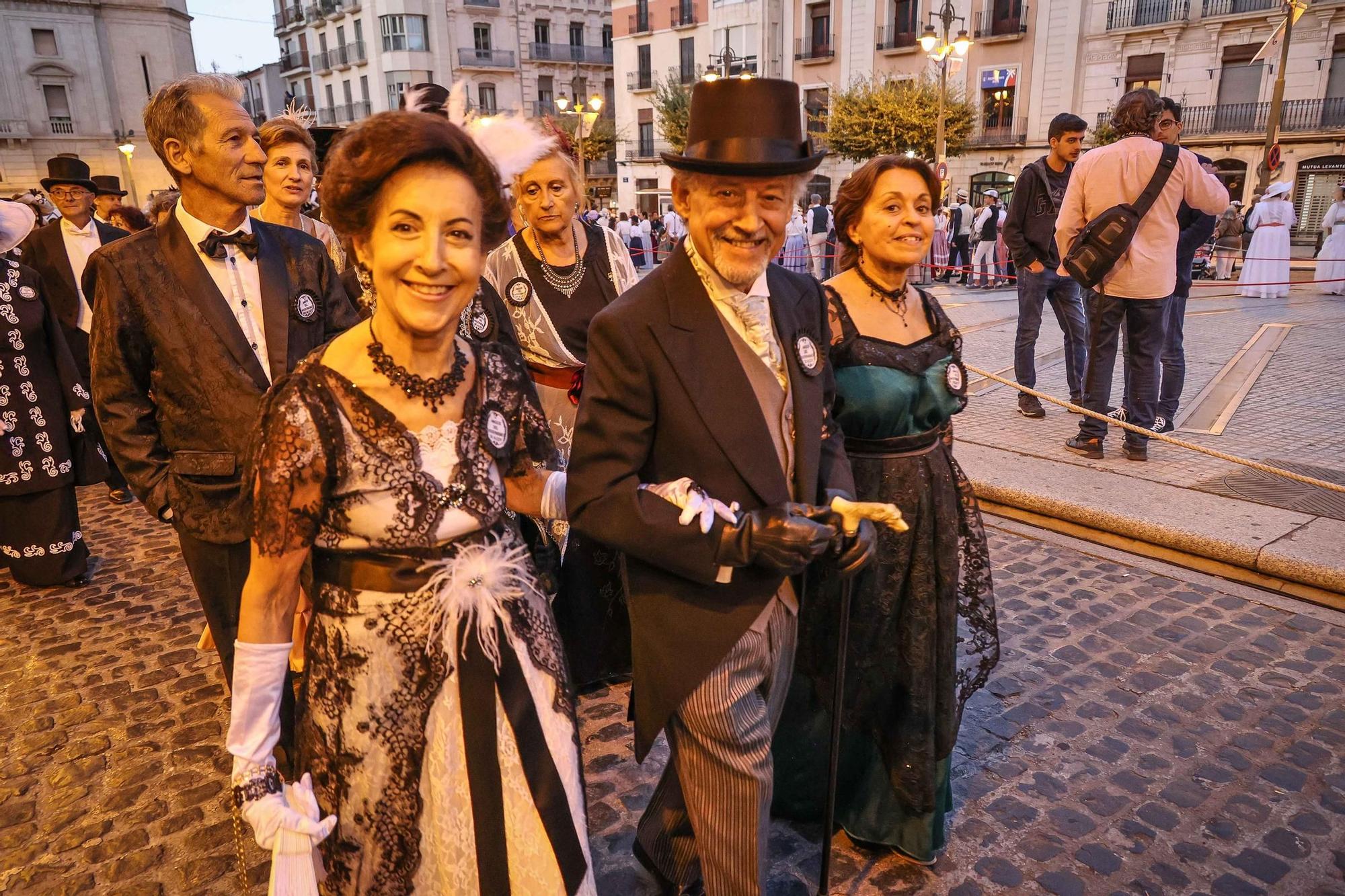 Inicio de la Feria Modernista de Alcoy 2025
