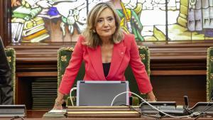 La alcaldesa de Pamplona, Cristina Ibarrola, durante el pleno extraordinario convocado antes de la moción de censura.