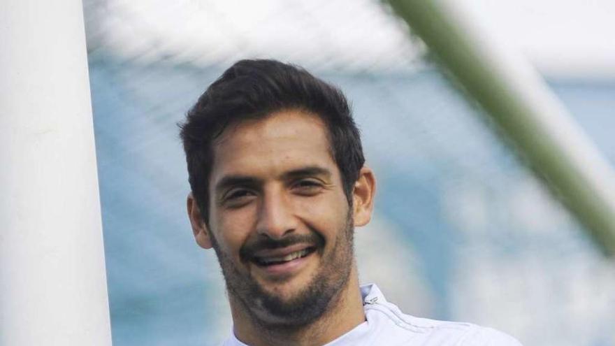 Celso Borges, tras el entrenamiento de ayer en la ciudad deportiva.