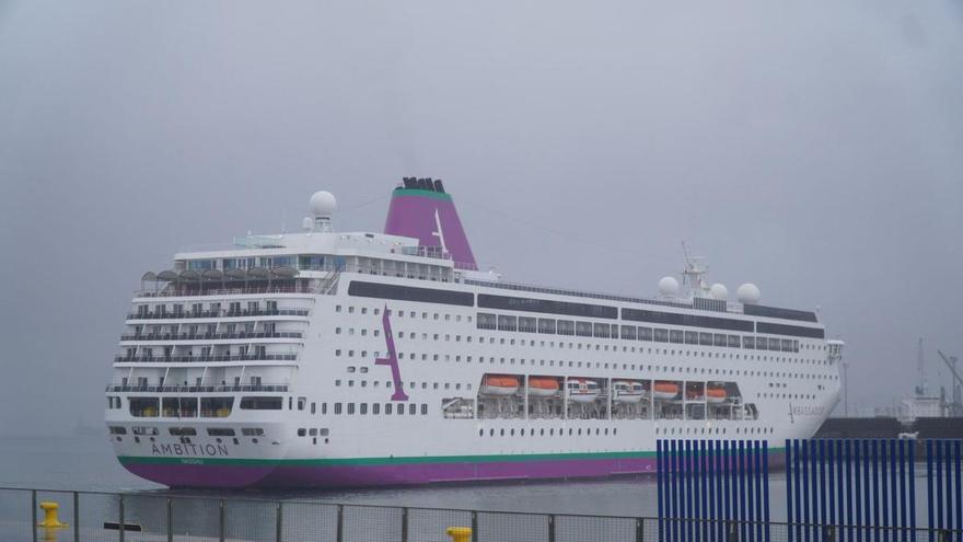 Entrada del crucero 'Ambition' en A Coruña