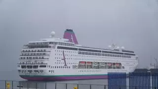 El crucero del brote de norovirus llega a A Coruña y Sanidad Exterior determinará si los pasajeros pueden desembarcar