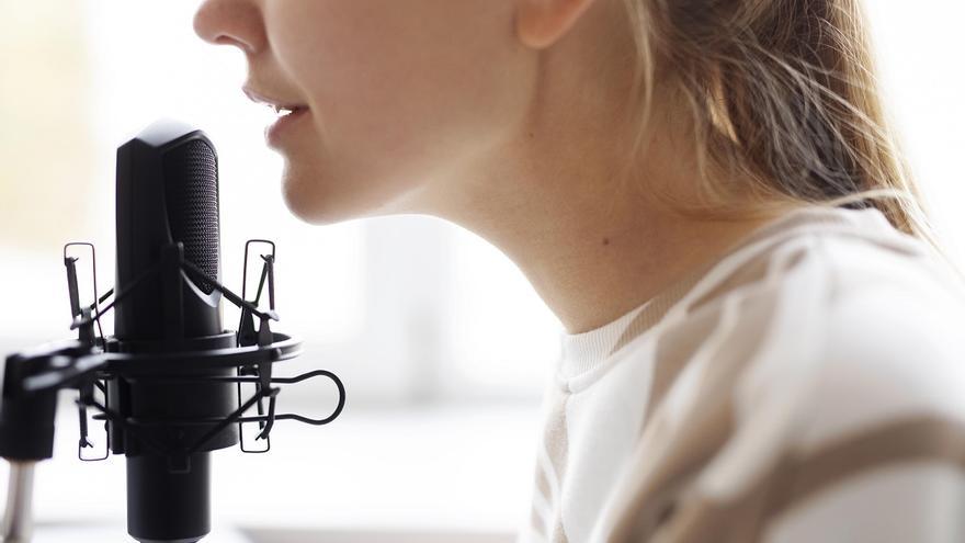 Cómo cuidar nuestra voz en la Feria de Abril: lo que tienes que hacer para mimar las cuerdas vocales y evitar la afonía