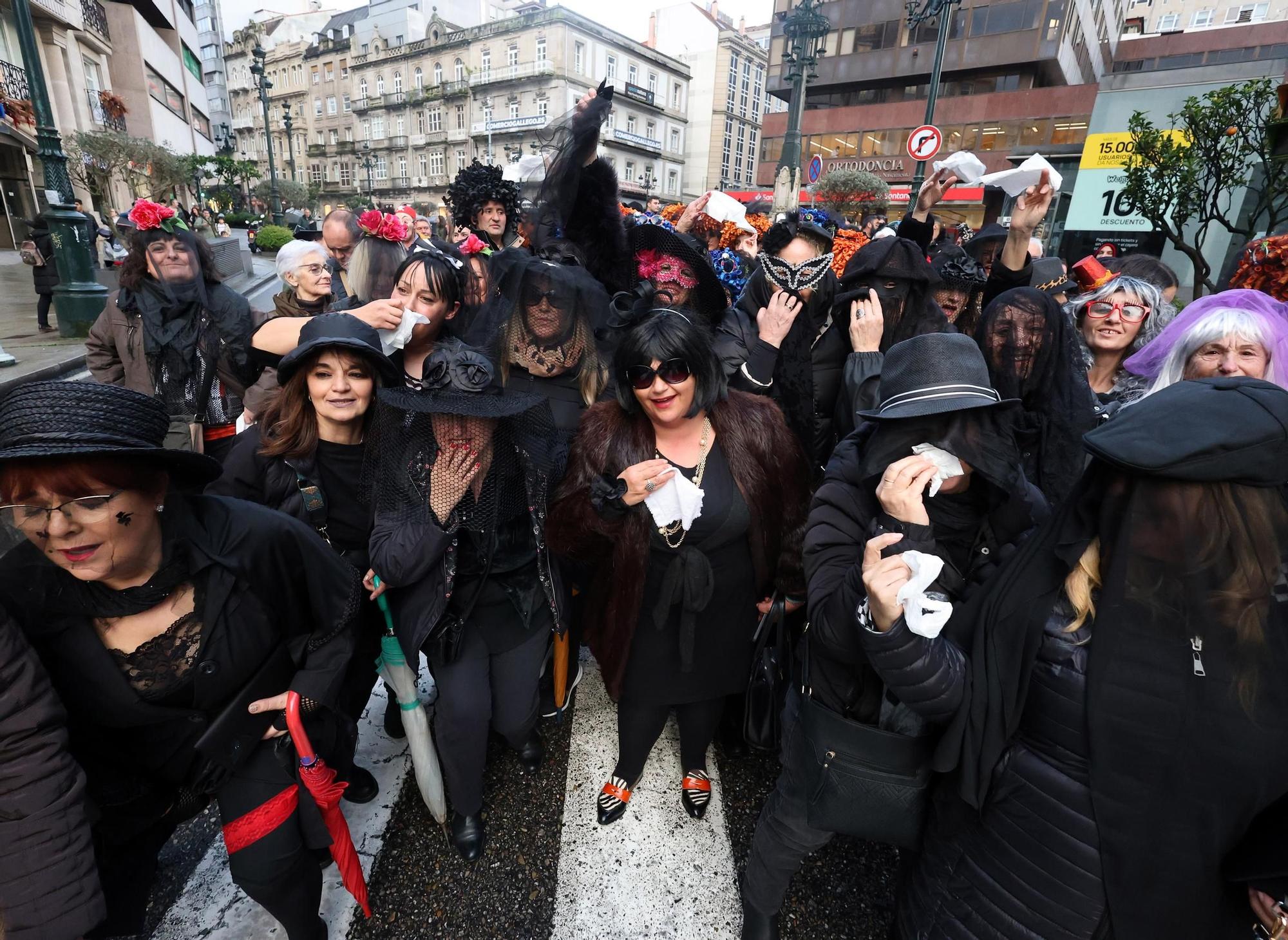 Comitiva fúnebre y premios del desfile finalizan el Carnaval en Vigo