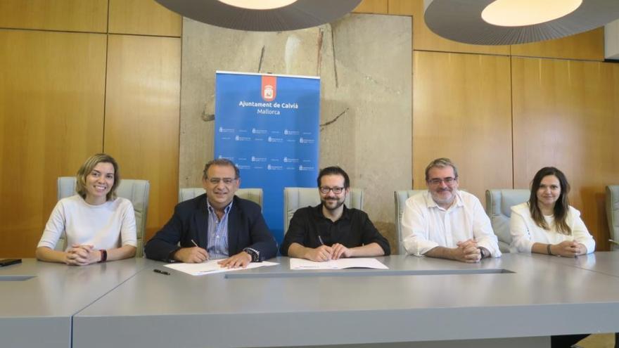 Autoridades municipales y de la Fundación, tras la firma del acuerdo en Calvià.
