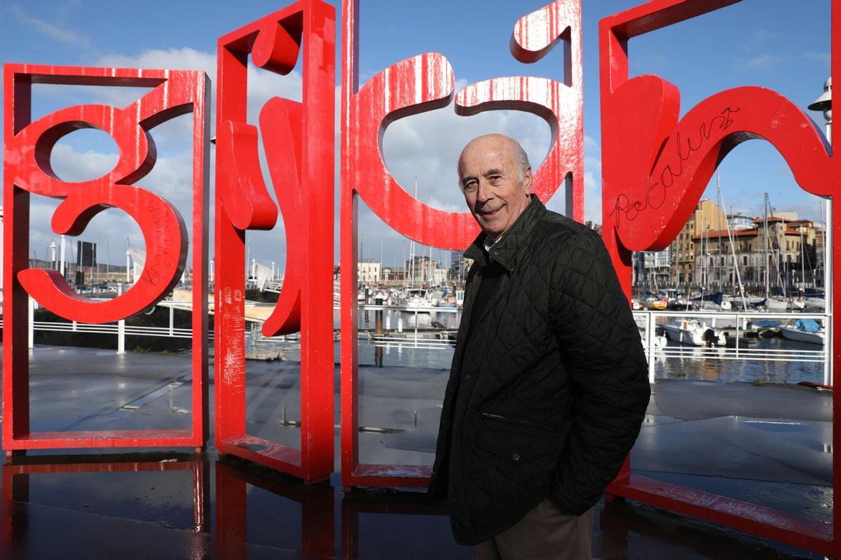 JOSÉ MANUEL DÍAZ NOVOA, EN EL PUERTO DEPORTIVO DE GIJON. FUTBOL. 2. SPORTING