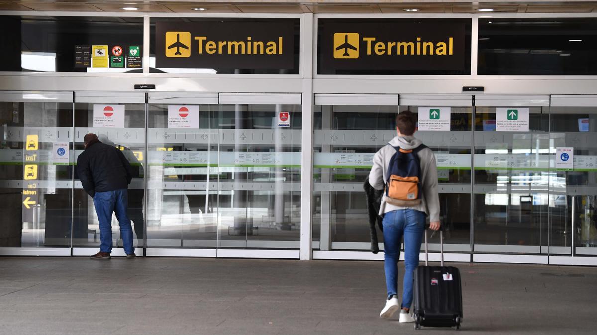 Entrada a la terminal de Alvedro.