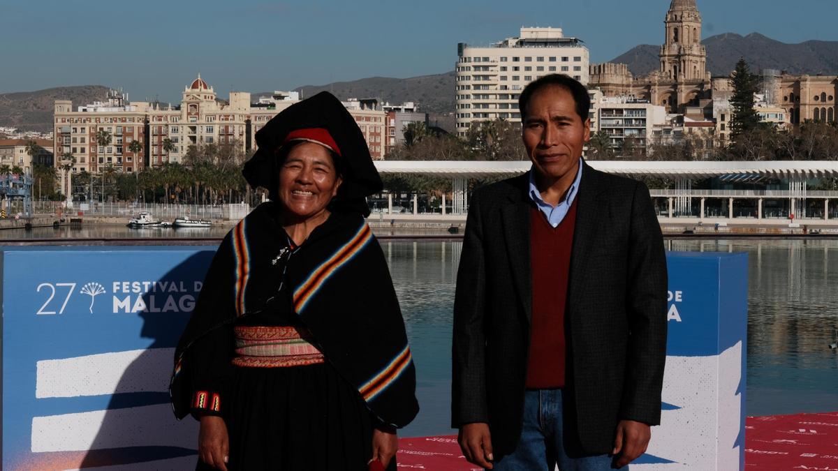 El director peruano Tito Catacora, junto a la actriz Irma Doris Percca