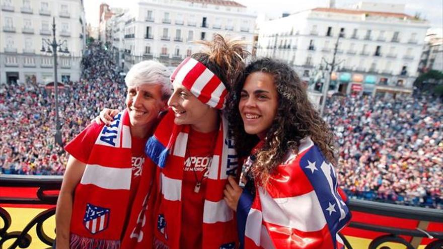 El Atlético de Madrid festeja la Liga Europa y el título del equipo femenino