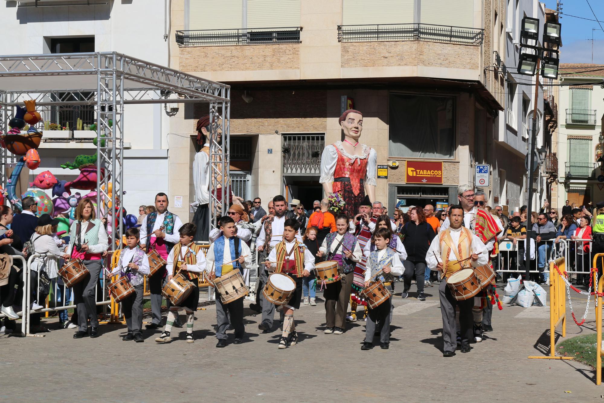 Las mejores imágenes de la 'Ofrena' de las Fallas de Burriana