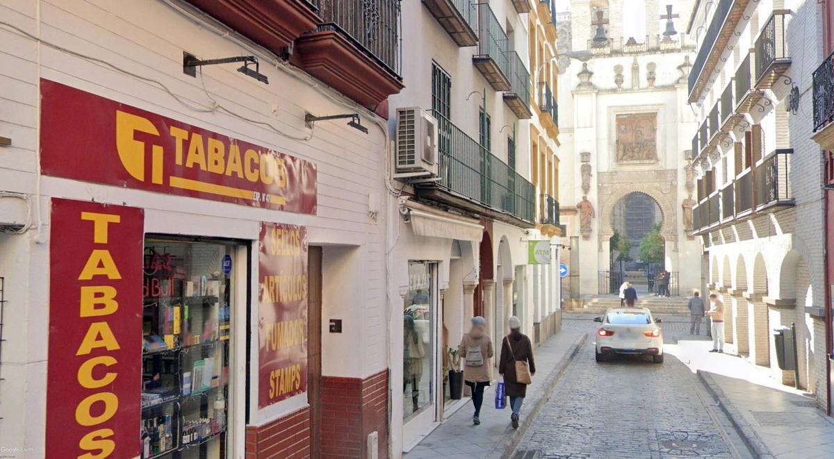 Antiguos rotulos del Casco antiguo que desde ahora tendrán que estar unificados.