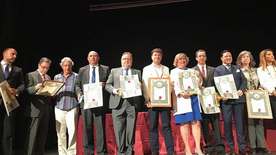 Joaquín Villanova, en el centro de la imagen, con el resto de premiados.