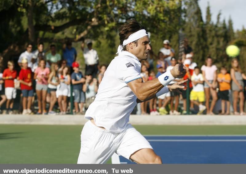 GALERÍA DE FOTOS- Bautista desata la locura peloteando con Ferrer en La Coma