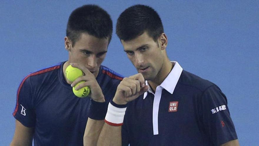 Los hermanos Djokovic ganan su primer partido de dobles