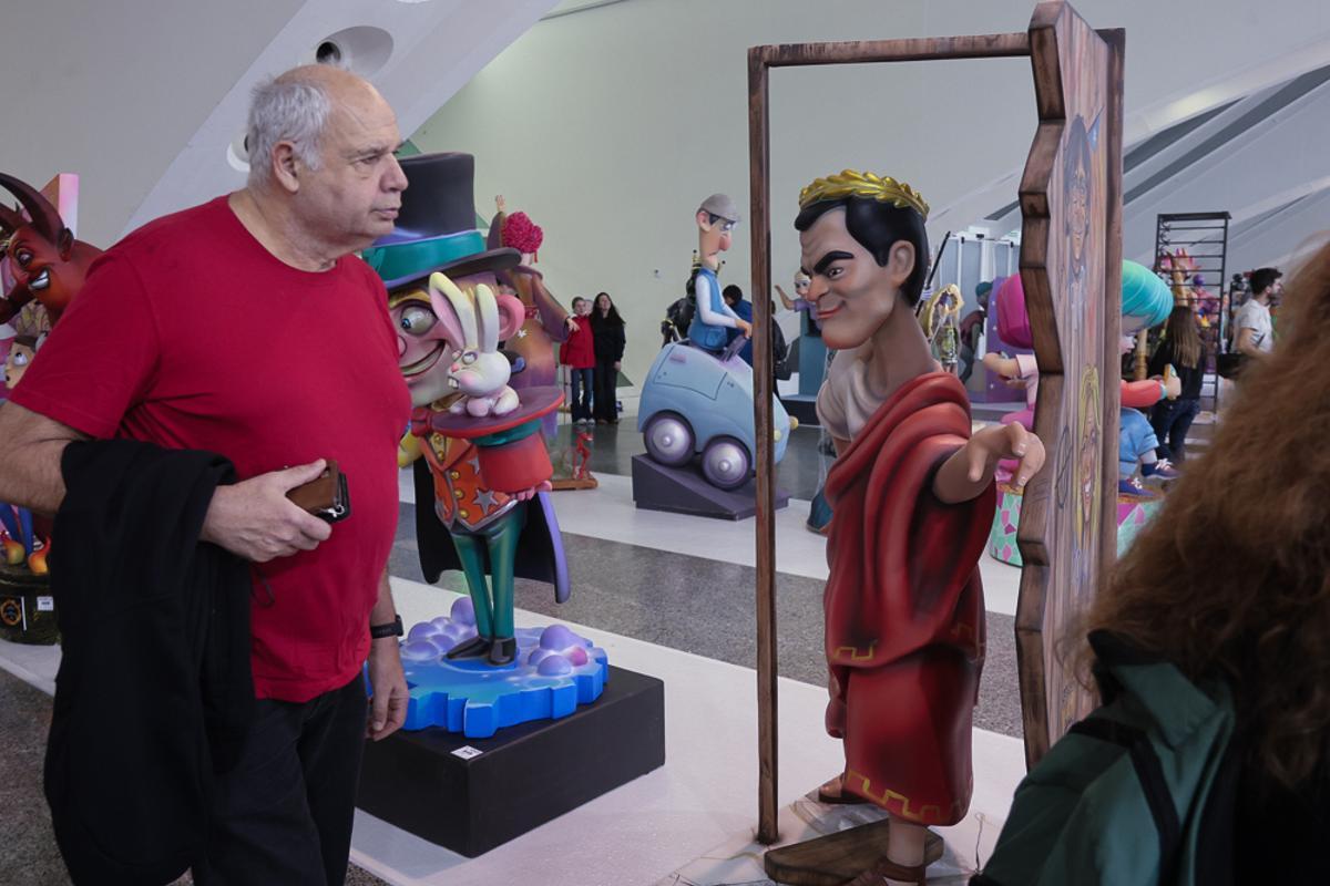 Primera jornada en la Exposición del Ninot de las Fallas de València 2026