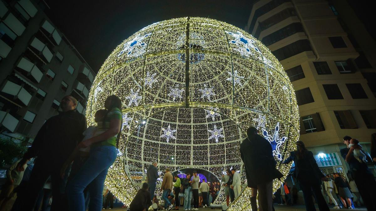 Santa Cruz de Tenerife se ilumina con la Navidad 2025