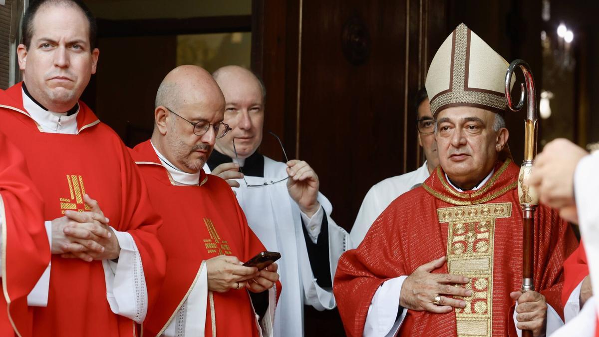 Enrique Benavent en una procesión en Paterna.