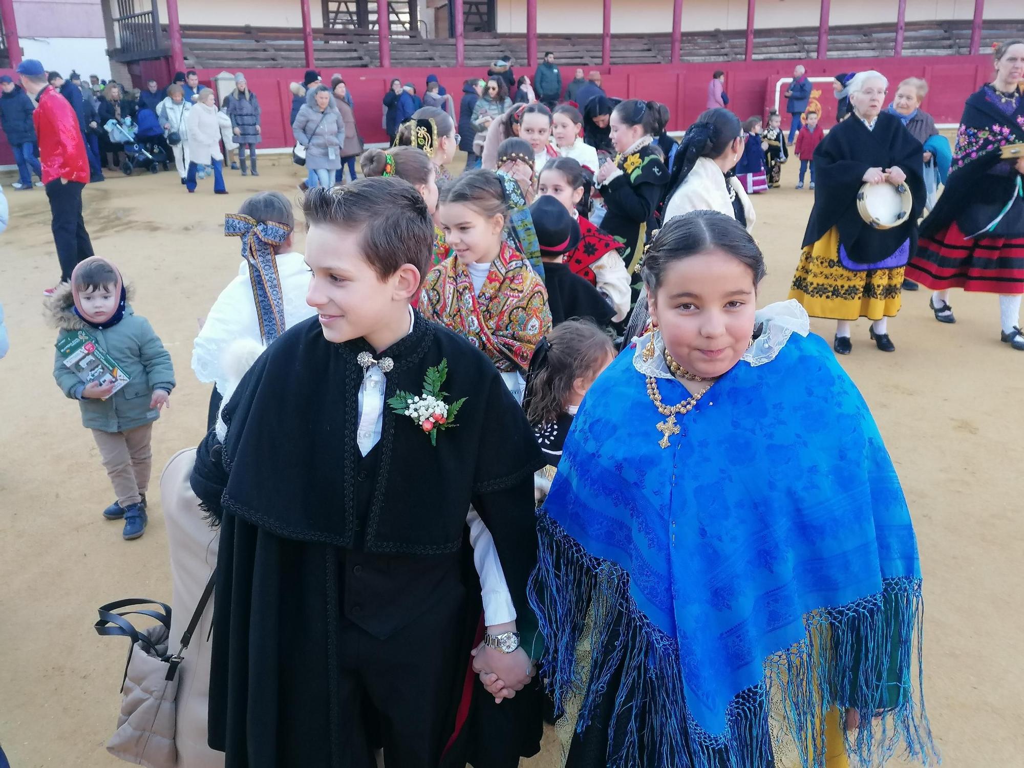 GALERÍA | Toro arropa a los novios en la boda infantil de Carnaval