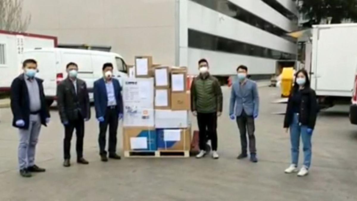 La comunidad china de Madrid dona material de protección a hospitales y policías