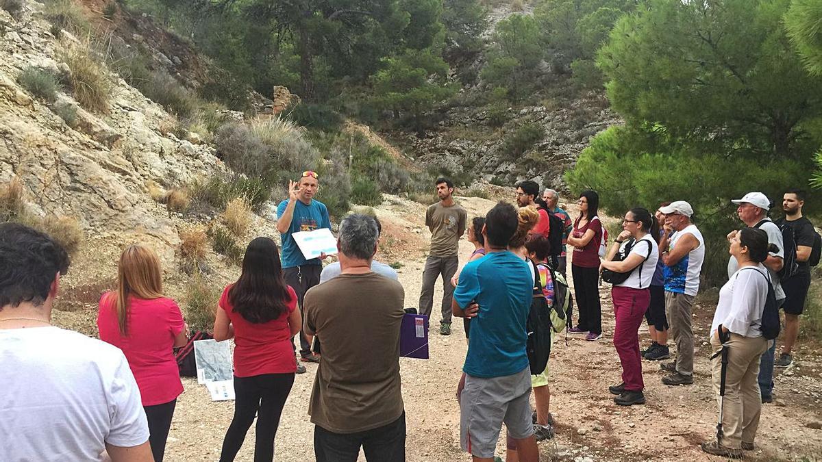 Visita guiada al Pouet de la Mel, uno de los enclaves con gran valor geológico que visitó el científico. | INFORMACIÓN