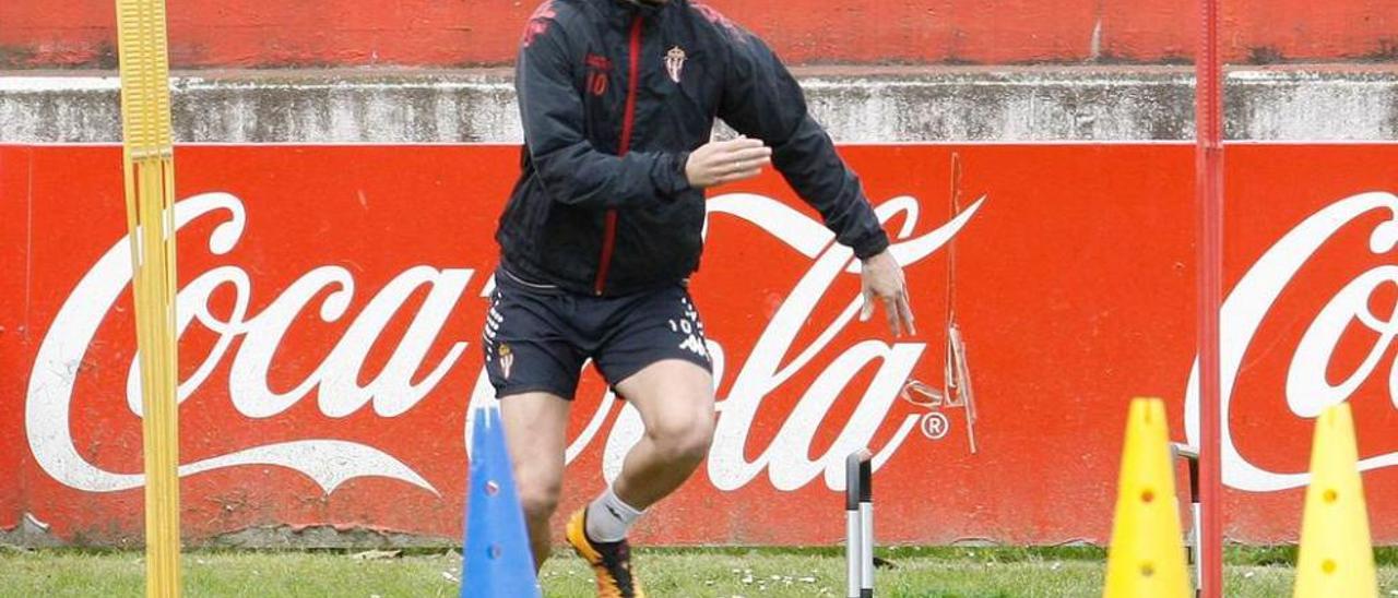 Nacho Cases realiza un circuito durante el último entrenamiento en Mareo.