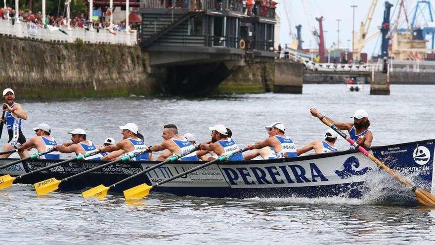 La tripulación de la Mar do Con, en una de las primera regatas de la temporada. // Cedida Tirán