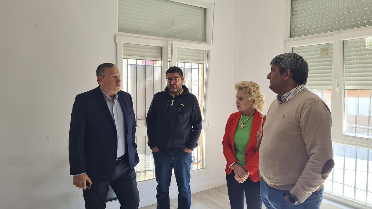 Un momento de la visita de Javier Faúndez a Santovenia del Esla.