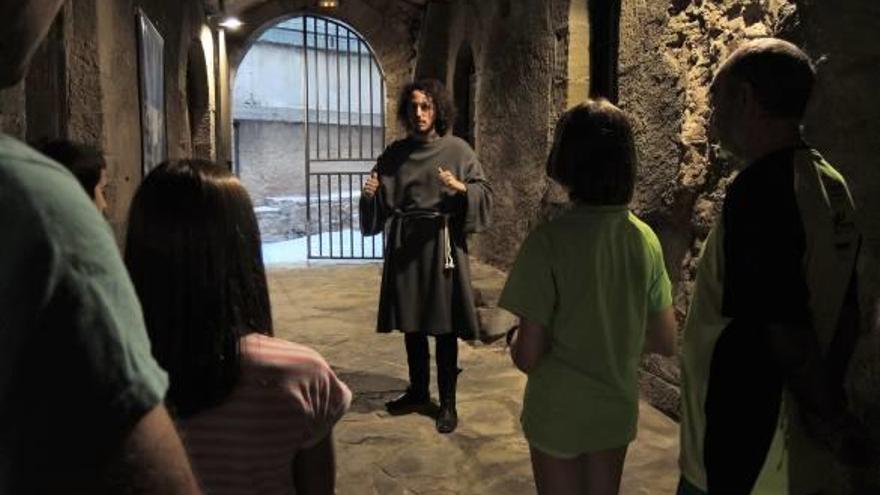 En Llapí, el narrador del joc de rol, introdueix els participants a la temàtica de l&#039;activitat, ahir