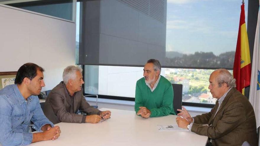 Un momento de la reunión celebrada ayer en la delegación territorial de la Xunta en Pontevedra. // S.A.
