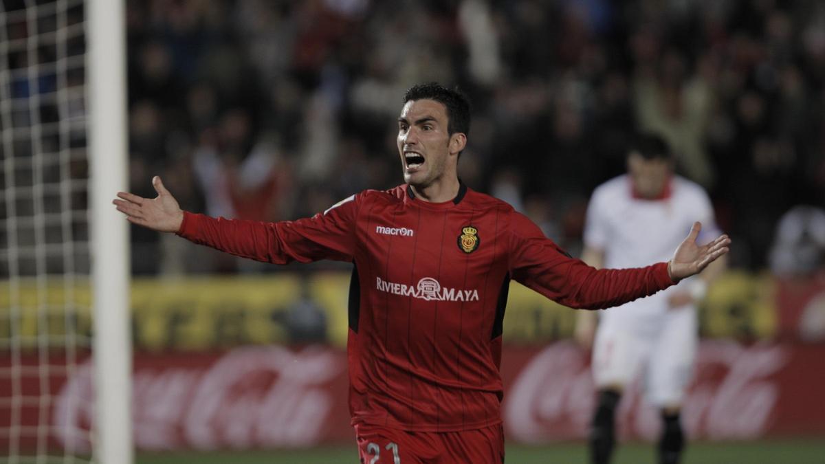 Alejandro Alfaro marcó los dos goles en la última victoria del Mallorca ante el Sevilla en Son Moix