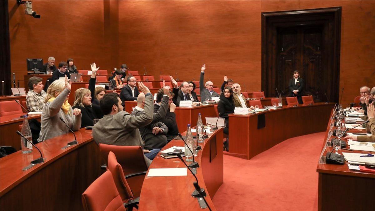 Junts pel Sí y 'comuns' apoyan el recurso al artículo 155, este miércoles en el Parlament.