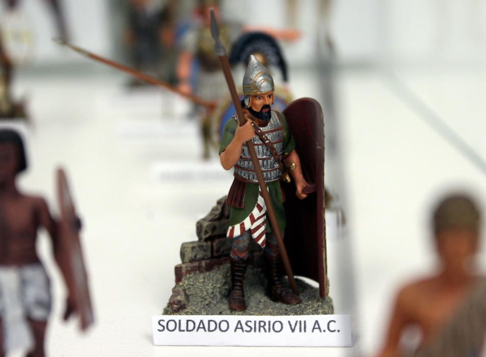 El Archivo Municipal acoge una muestra de soldados realizados por prestigiosos miniaturistas que podrá visitarse hasta el 8 de enero.